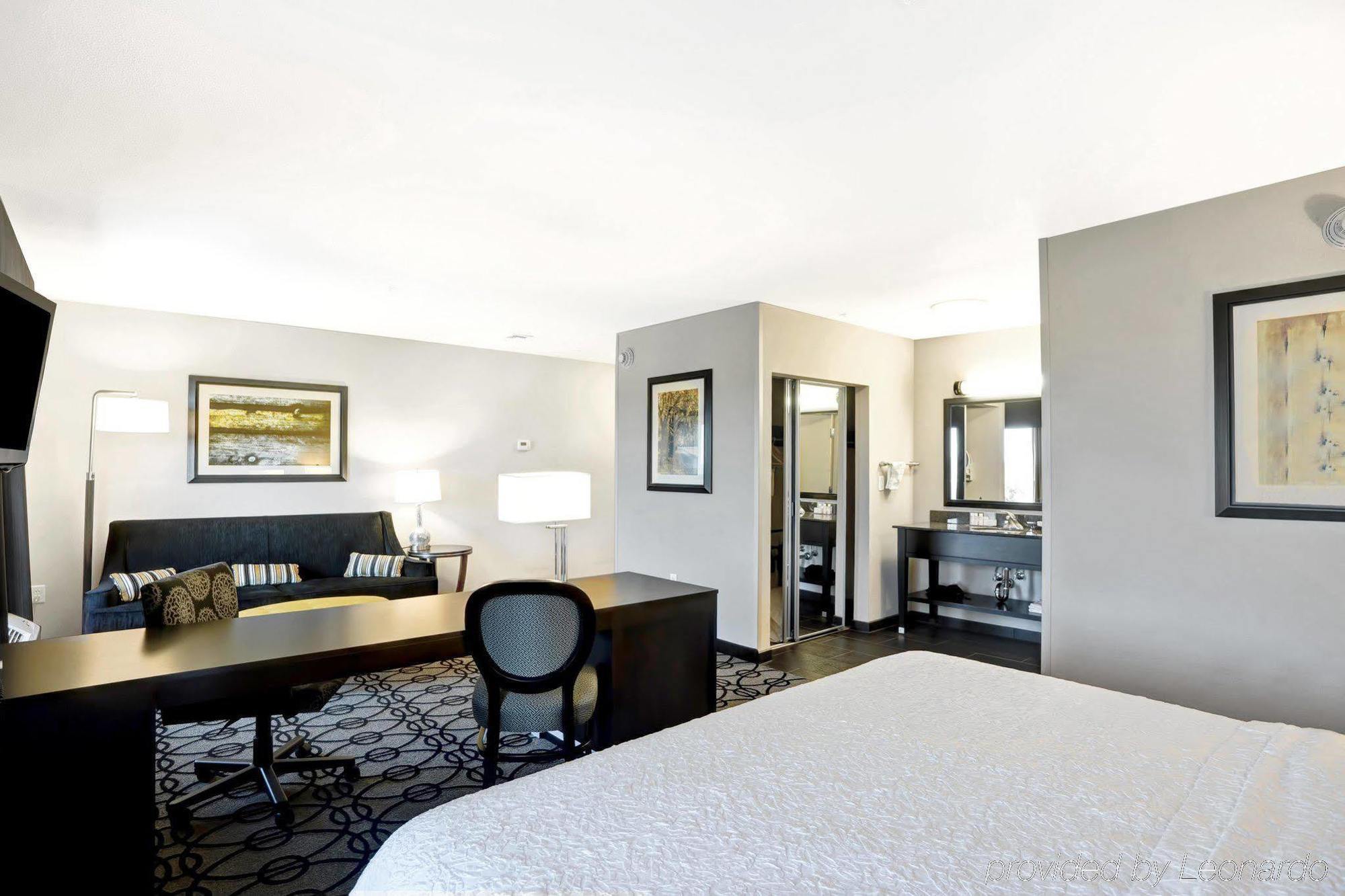 Hampton Inn & Suites Columbia South Fort Meade Area Exterior photo